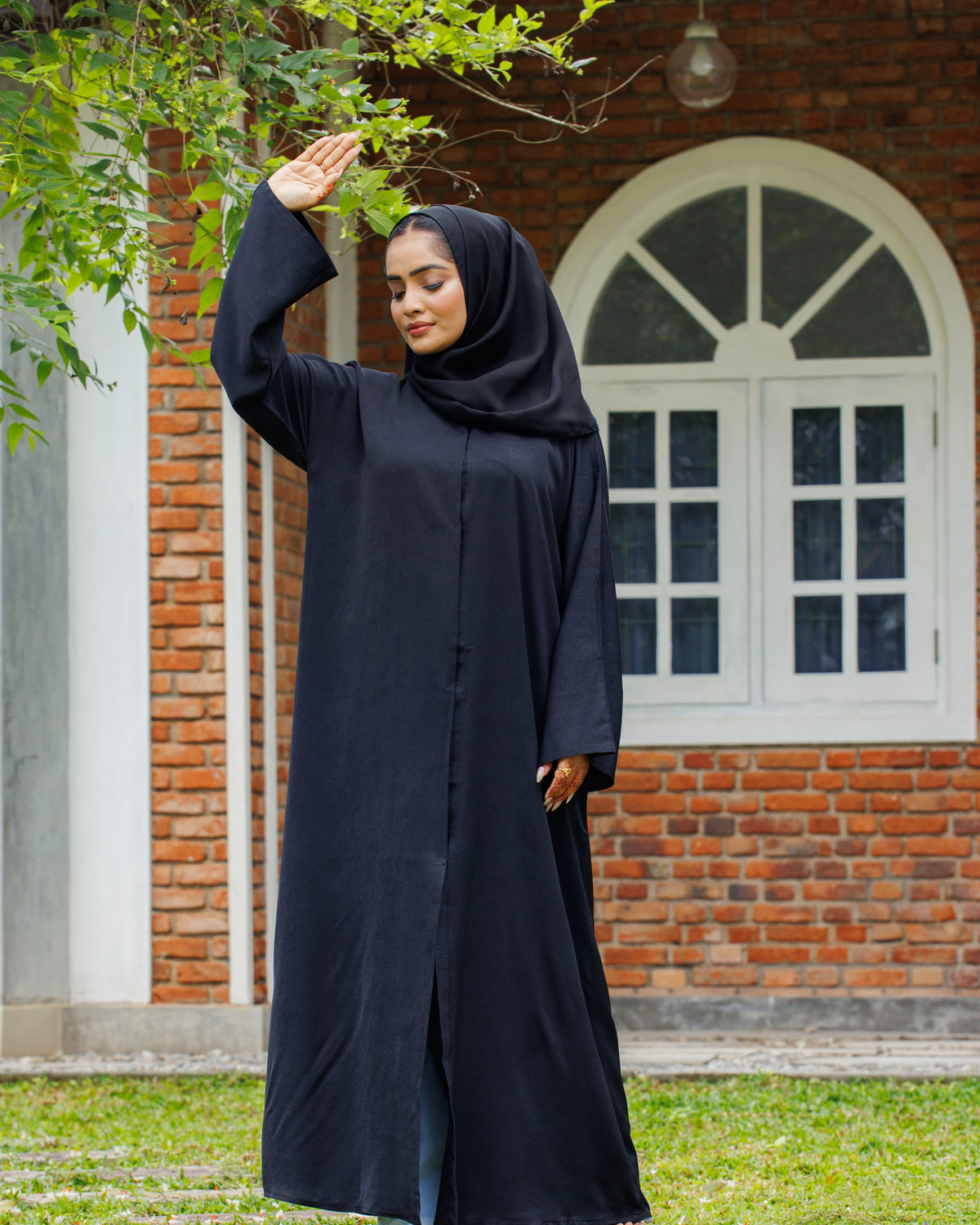 Midnight Elegance Abaya